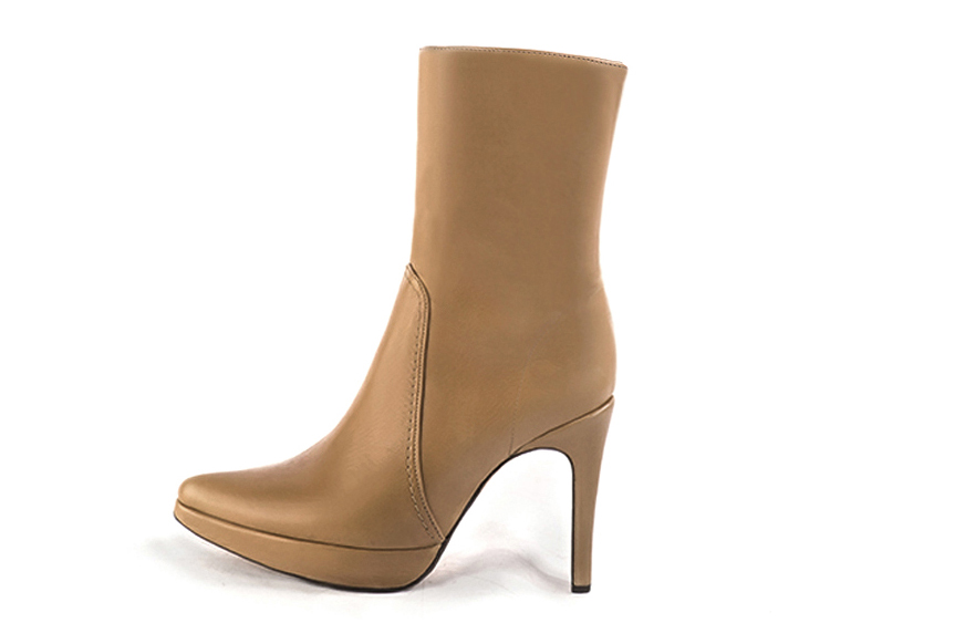 French elegance and refinement for these camel beige dress booties, with a zip on the inside, 
                available in many subtle leather and colour combinations. You can personalise it or not, from your "Favourites" page with your own materials and colours.
This charming ankle boot fits well and can replace a pump.
It closes with a zip on the inside.
  
                Matching clutches for parties, ceremonies and weddings.   
                You can customize these zip ankle boots to perfectly match your tastes or needs, and have a unique model.  
                Choice of leathers, colours, knots and heels. 
                Wide range of materials and shades carefully chosen.  
                Rich collection of flat, low, mid and high heels.  
                Small and large shoe sizes - Florence KOOIJMAN